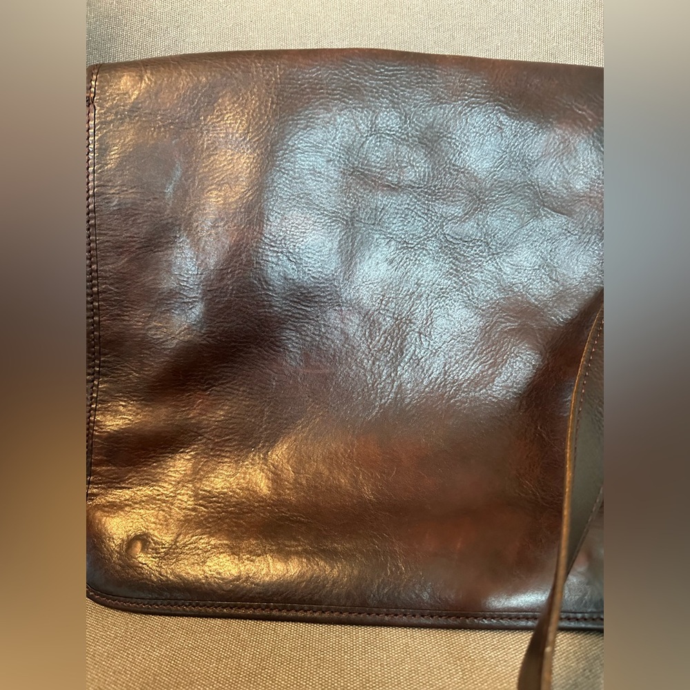 Vintage Gorgeous Italian leather unisex flap bag